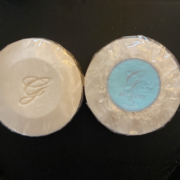 The Greenbrier Collection Bath and Body products Selection - 6 bottles & 2 soaps - Picture 2 of 6